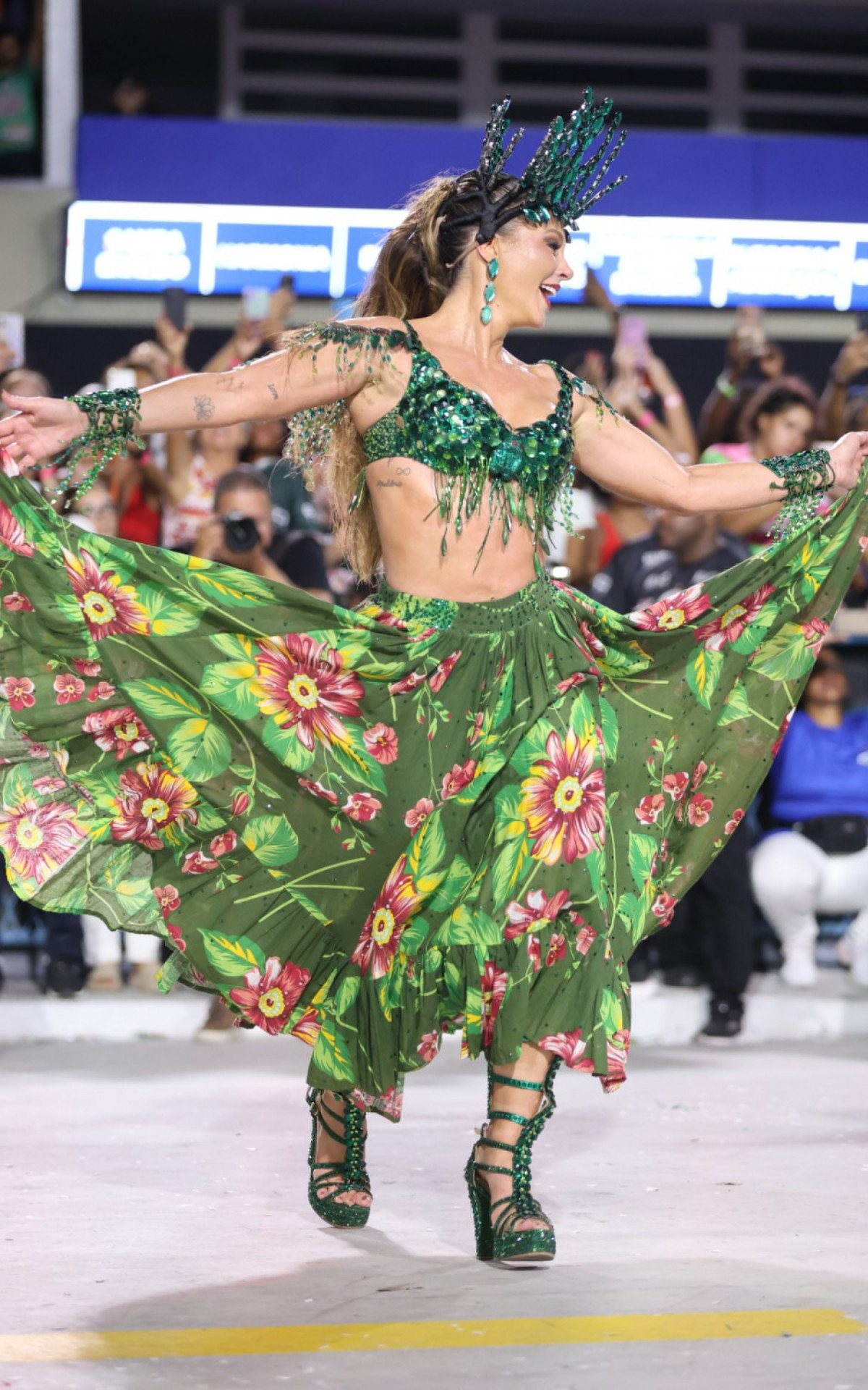 Paolla Oliveira durante ensaio técnico da Grande Rio