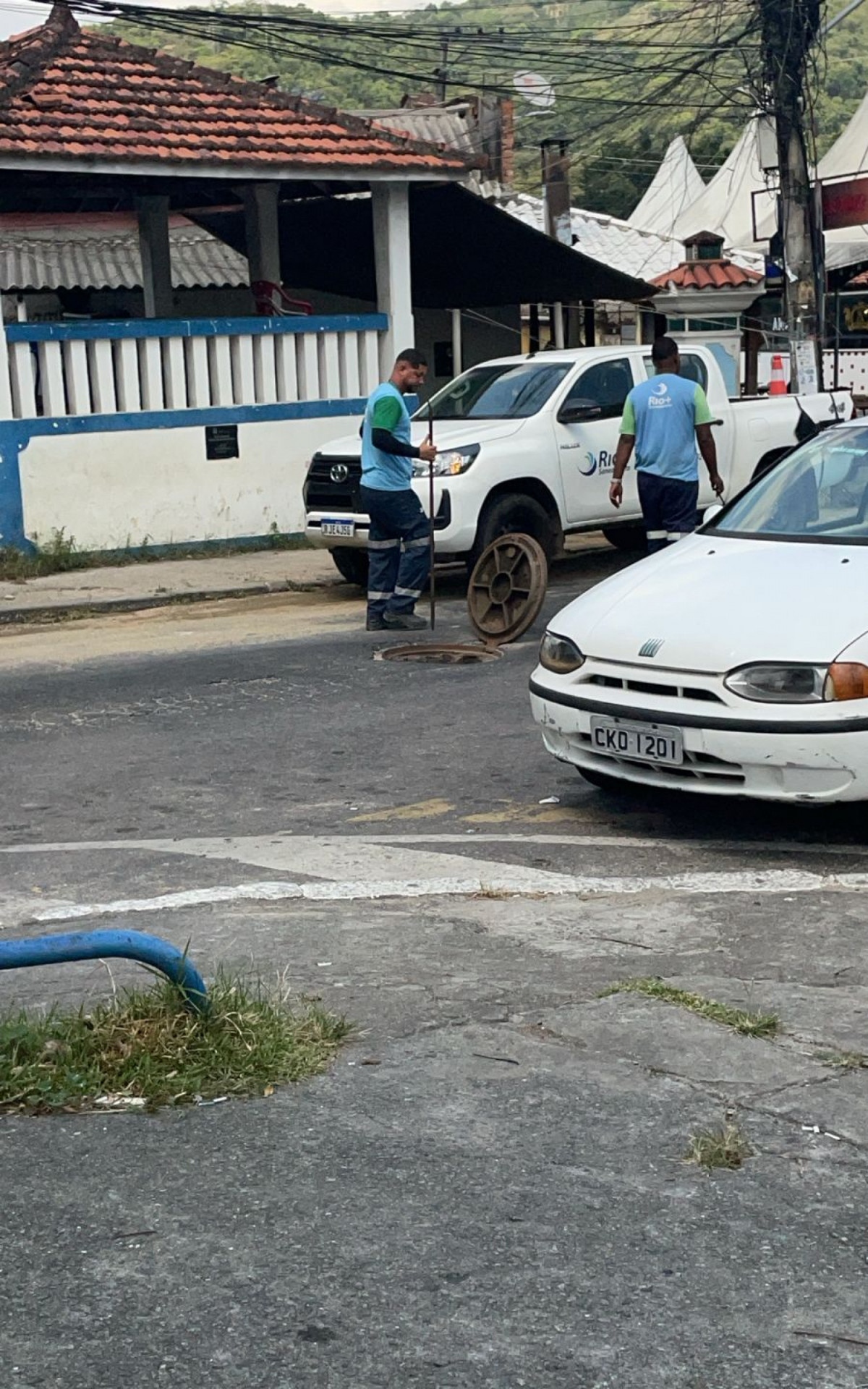 Agentes da Rio+Saneamento estiveram no local para fazer reparos, mas problema não foi resolvido - Arquivo pessoal