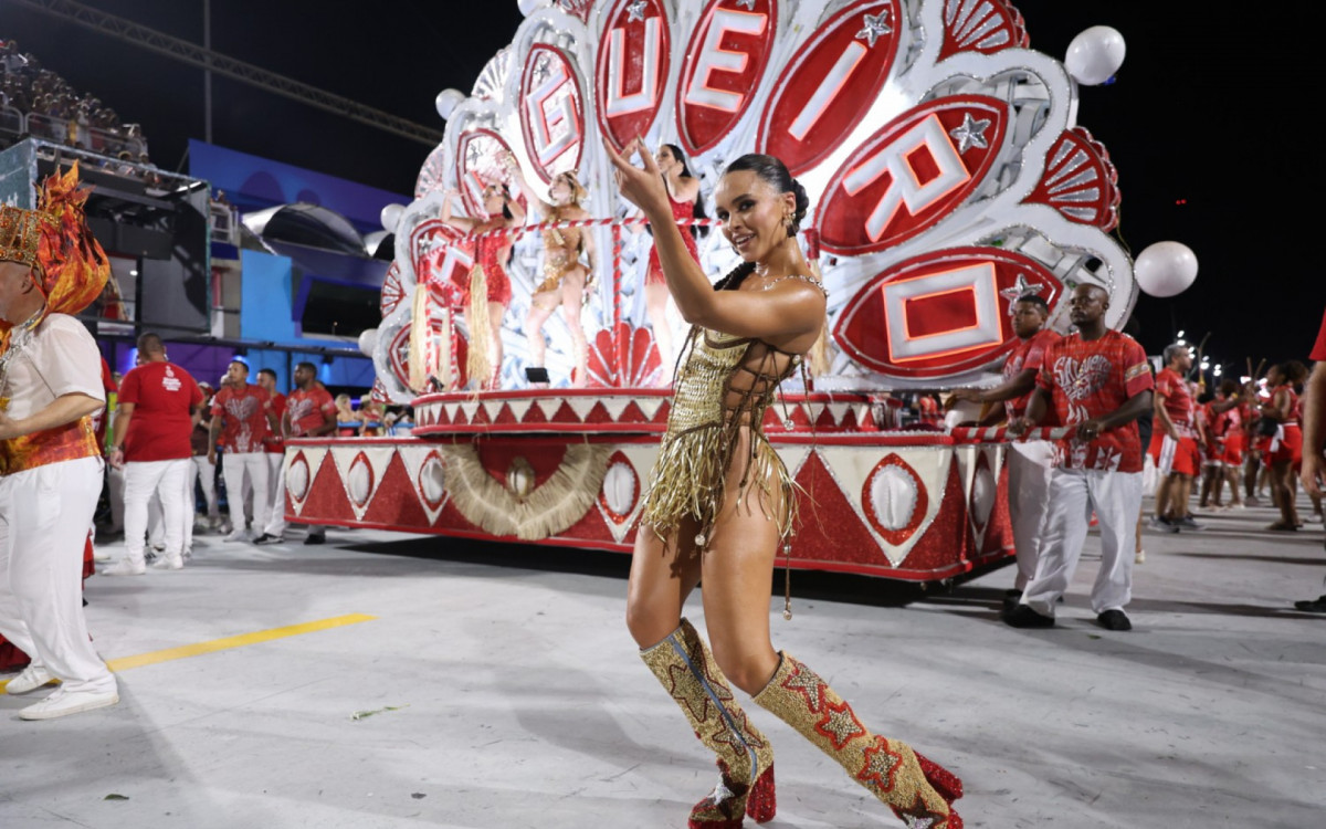 Giovana Cordeiro durante ensaio do Salgueiro