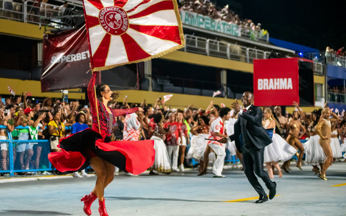 Porta-bandeira Marcella Alves e mestre-sala Sidclei Santos, do Salgueiro