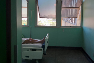 Pacientes sofrem com calor em enfermarias sem ar-condicionado no Hospital do Fundão