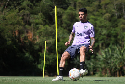 Santiago Rodríguez treina e deve reforçar o Botafogo contra o Internacional