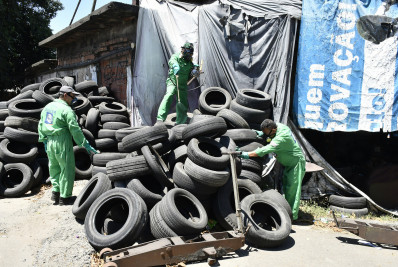 Prefeitura de Nova Iguaçu faz combate ao Aedes Aegypti em borracharias da cidade