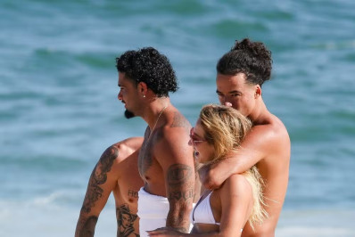 Bruna Griphao e L7nnon curtem praia juntinhos na Zona Sul 