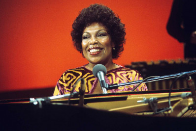 Morre Roberta Flack, cantora do hit 'Killing Me Softly With His Song'