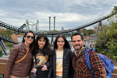 Luciano Camargo comemora o aniversário de 15 anos das filhas gêmeas