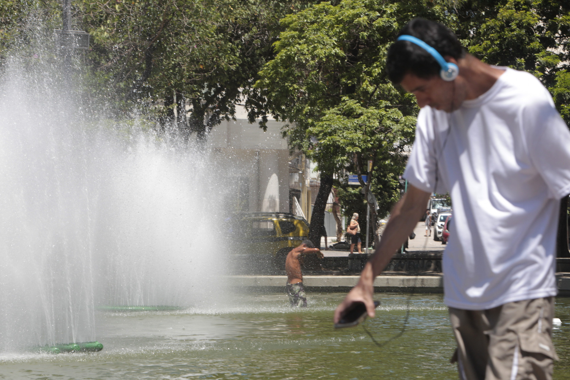 Moradores aproveitando o sol nesta segunda-feira (24), na Tijuca - Reginaldo Pimenta/Agência O Dia