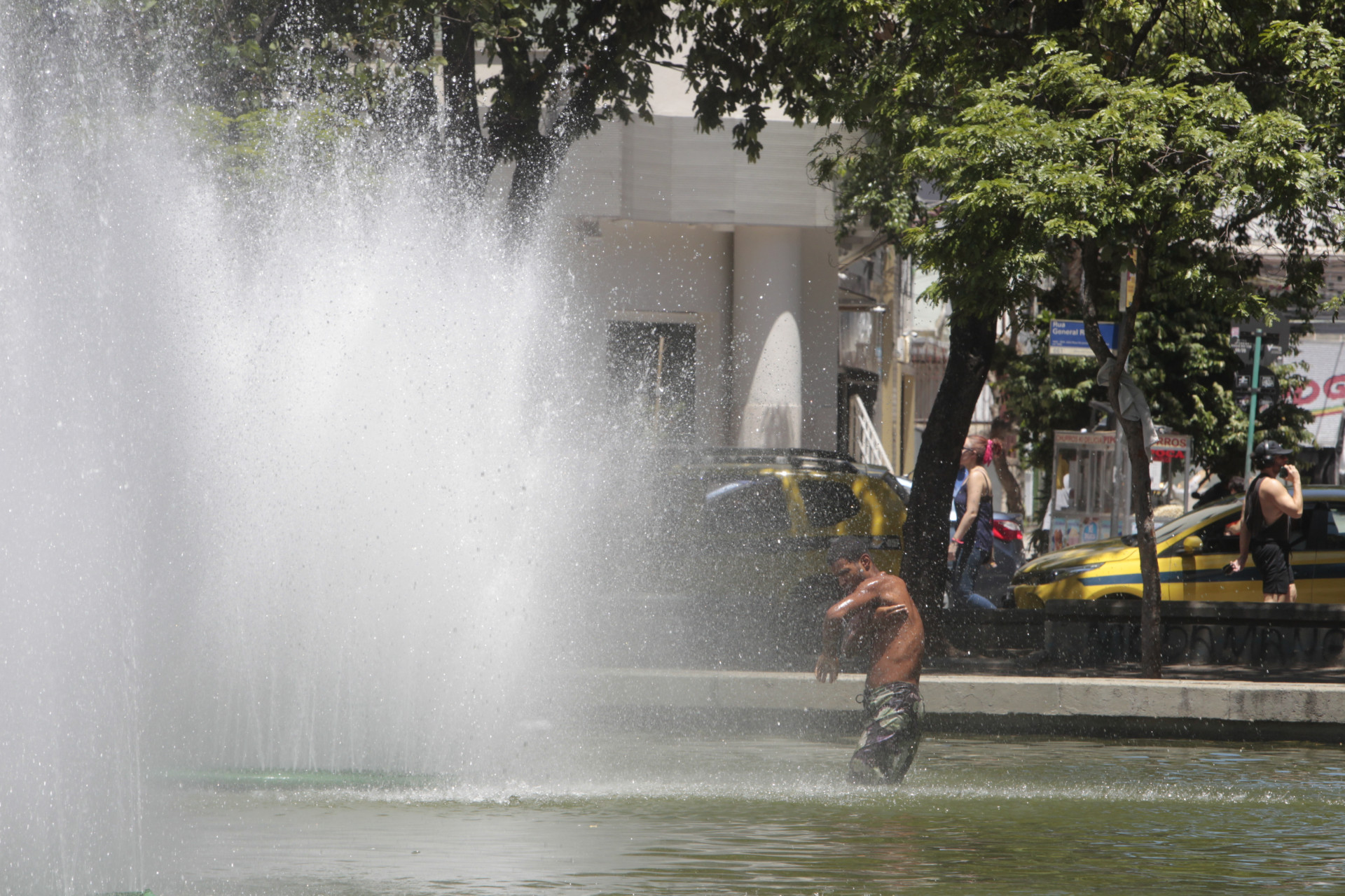 Movimentação na Praça Sans Peña, nesta segunda-feira (24) - Reginaldo Pimenta/Agência O Dia