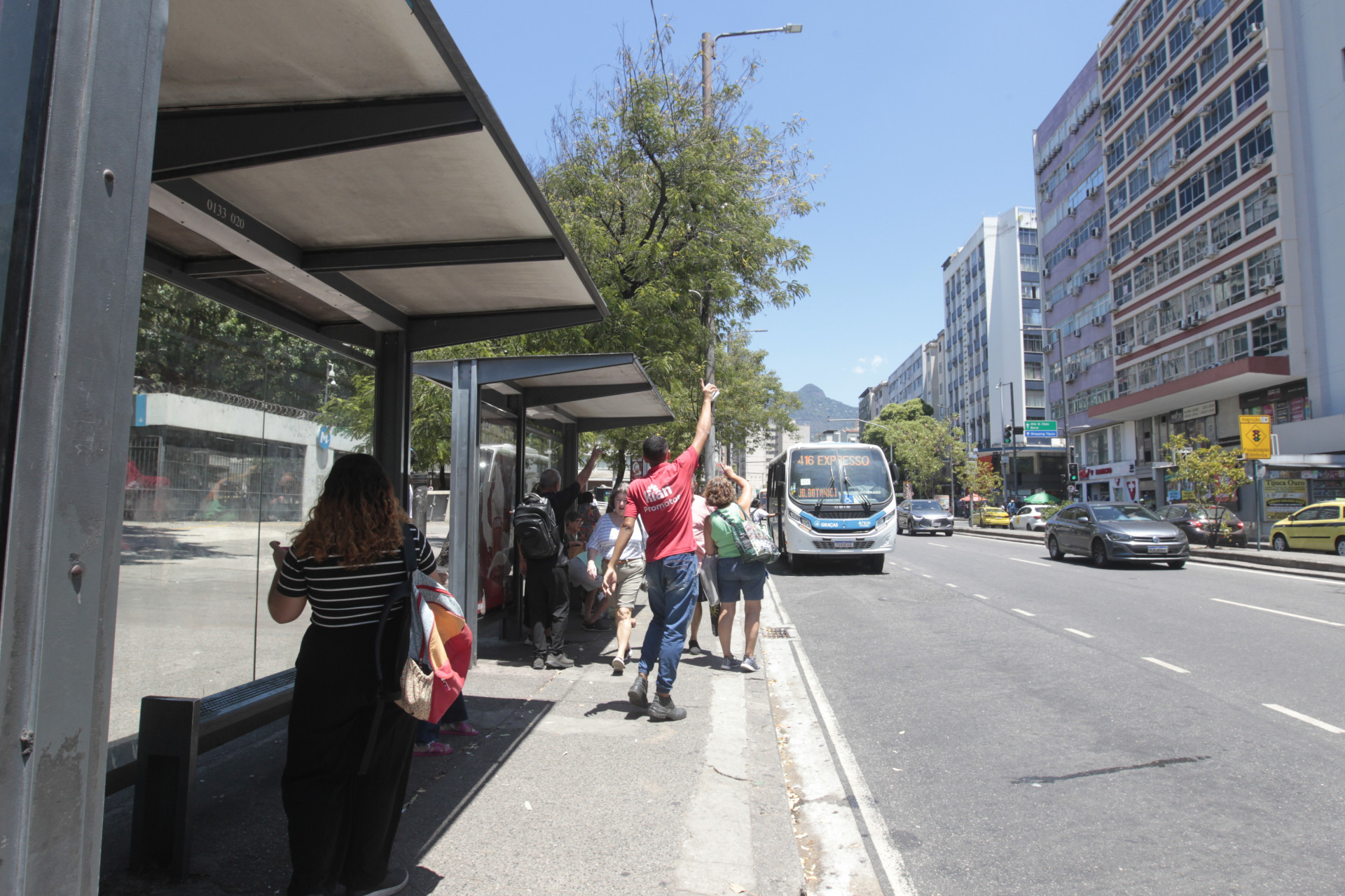 Movimentação na Praça Sans Pena, nesta segunda-feira (24) - Reginaldo Pimenta/Agência O Dia
