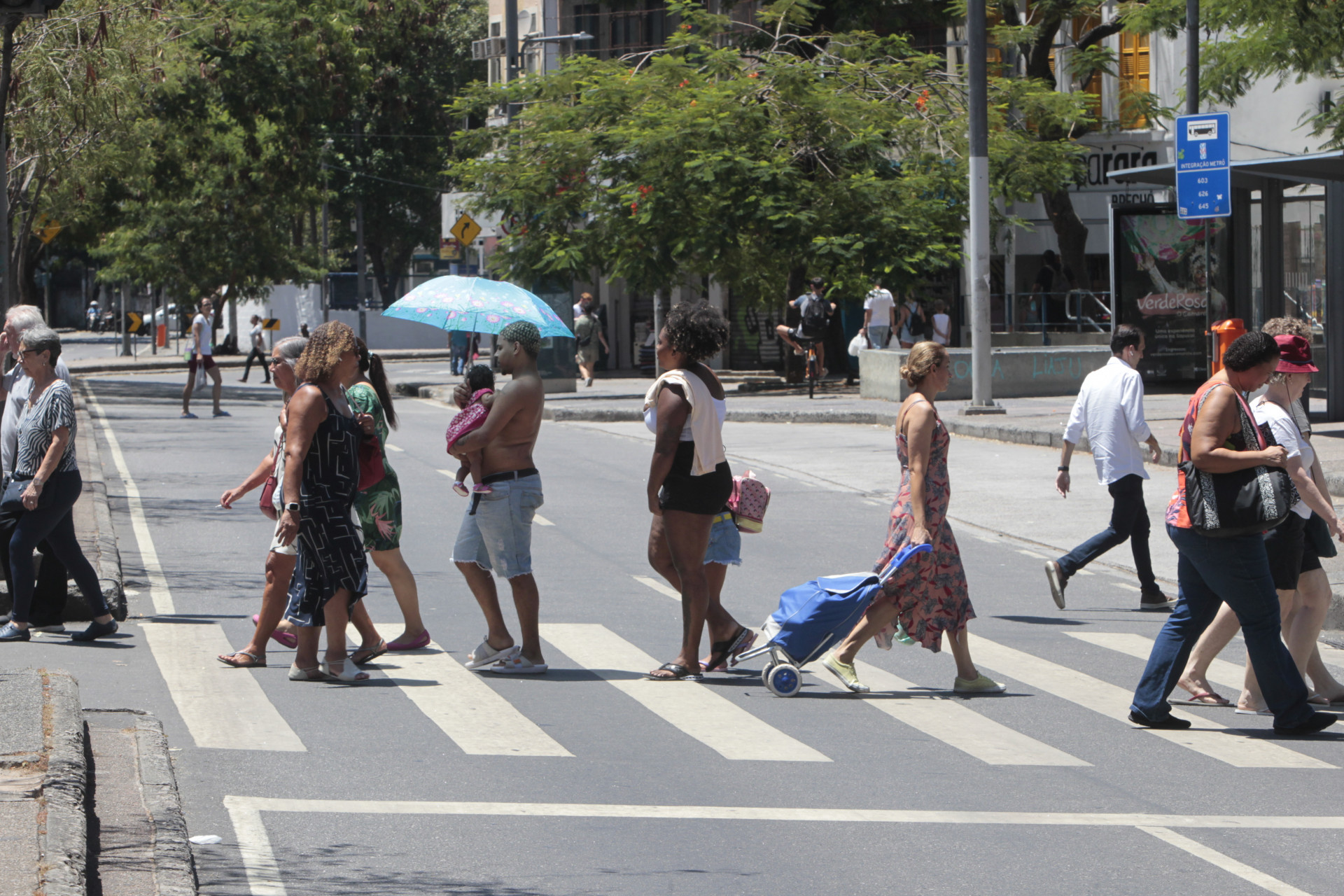 Movimentação na Praça Sans Pena, nesta segunda-feira (24) - Reginaldo Pimenta/Agência O Dia