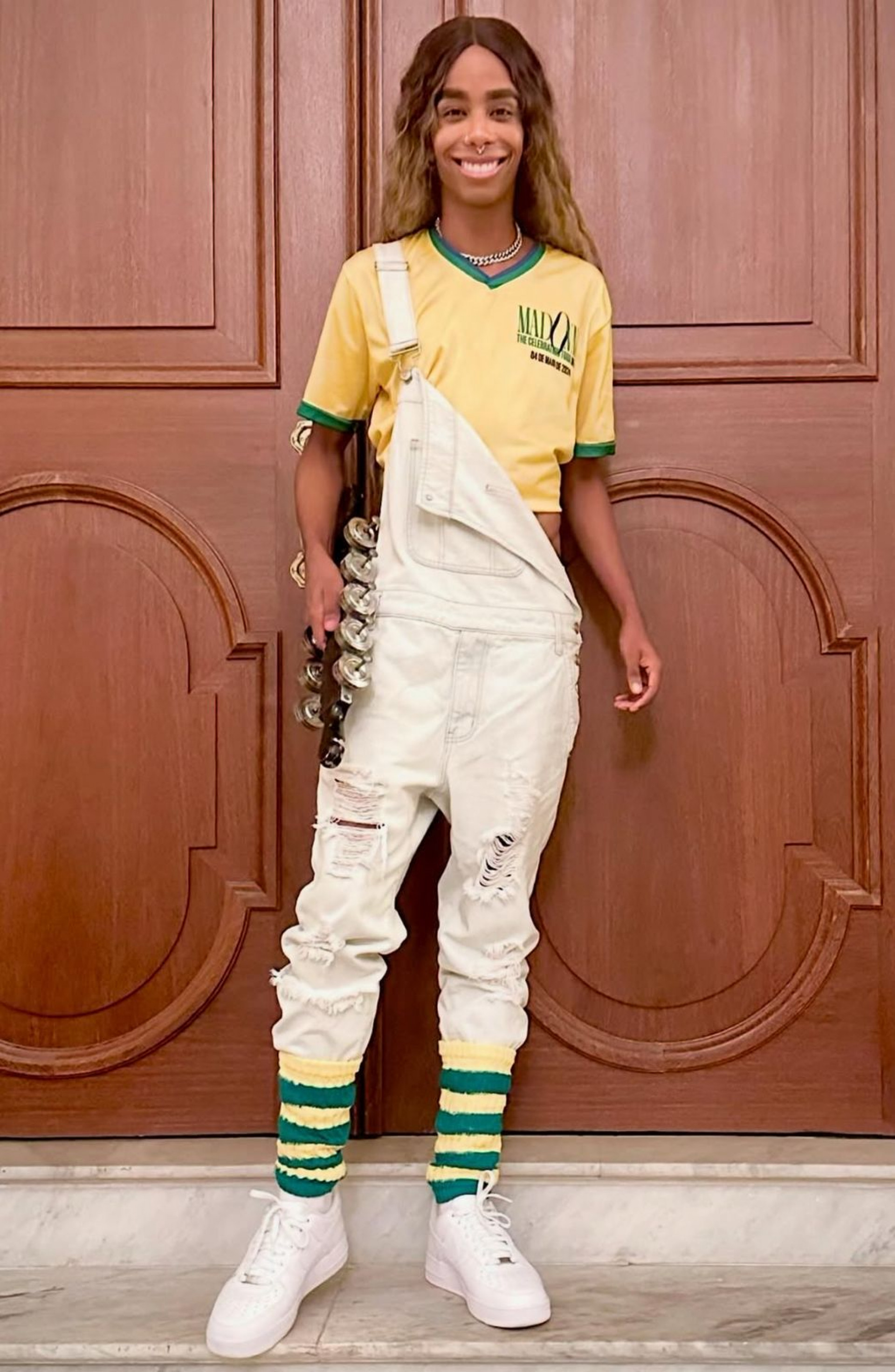 Mestre Marquinhos é diretor de bateria da Paraíso do Tuiuti e agente comunitário de saúde