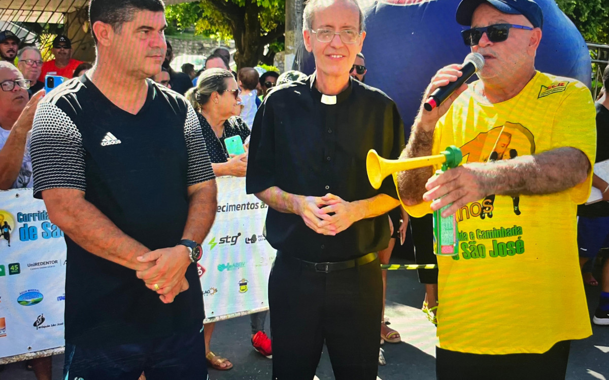 Prefeito de Itaperuna-RJ, Nel Medeiros, padre Luis Carlos e secretário de Esportes, Nivaldo Godoy