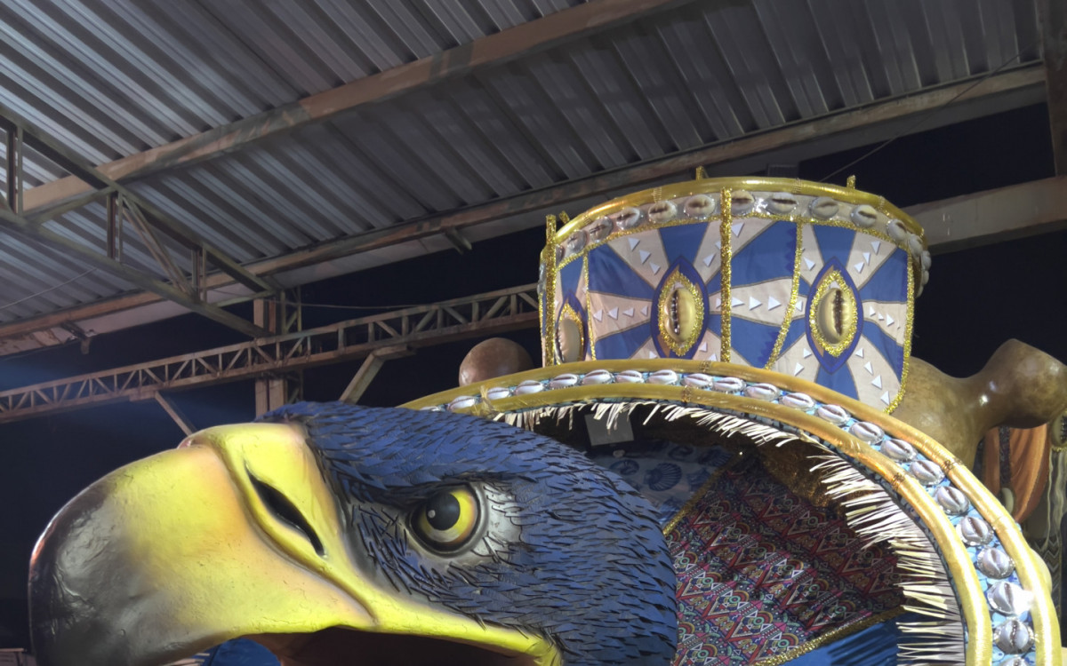 Alegoria do Arranco feita artesanalmente pensando no meio ambiente