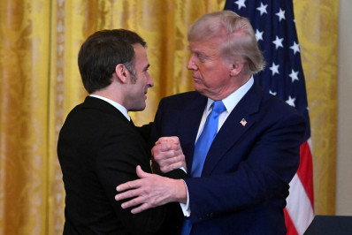 Em encontro na Casa Branca, Macron corrige Trump sobre ajuda financeira à Ucrânia