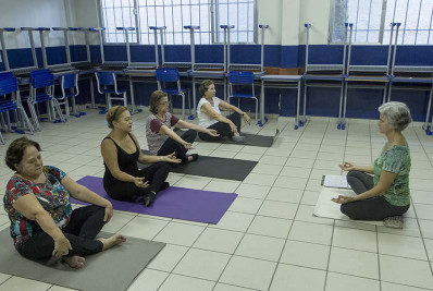 Yoga para idosos: inscrições abertas para aulas gratuitas em Macaé