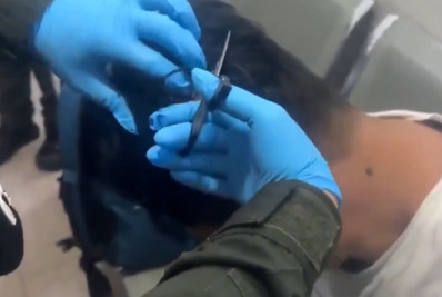 Vídeo: homem é preso em aeroporto com cocaína escondida na peruca