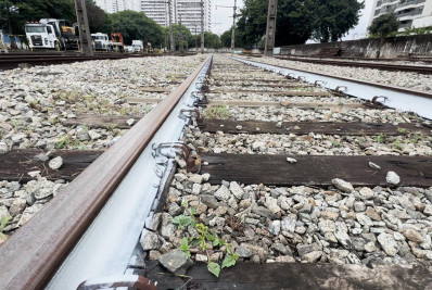 Trilhos são pintados de branco em São Paulo para evitar deformação devido ao calor