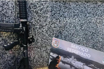 PM apreende fuzil de guerra em poder de traficantes no Condado em Paraty