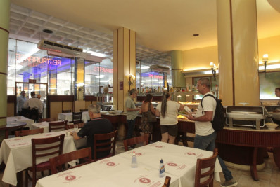 Confeitaria com mais de 80 anos tem 'boom' de visitas após cenas em 'Ainda Estou Aqui'