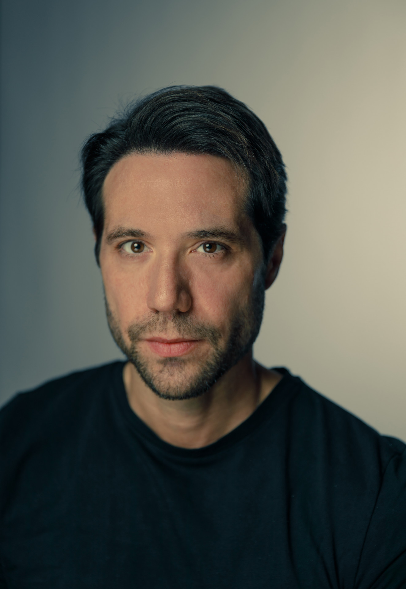 Antonio Saboia interpreta Marcelo Rubens Paiva em 'Ainda Estou aqui' - Fabio Audi / Divulgação