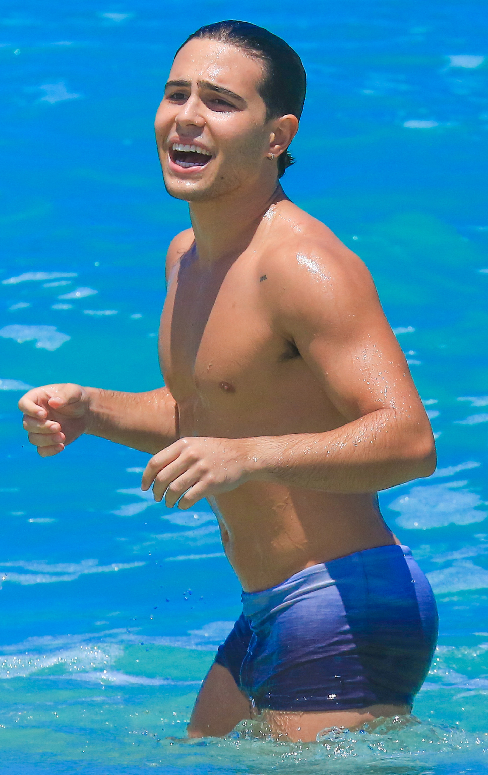 Igor Jansen curte dia de praia - Fabrício Pioyani / Agnews