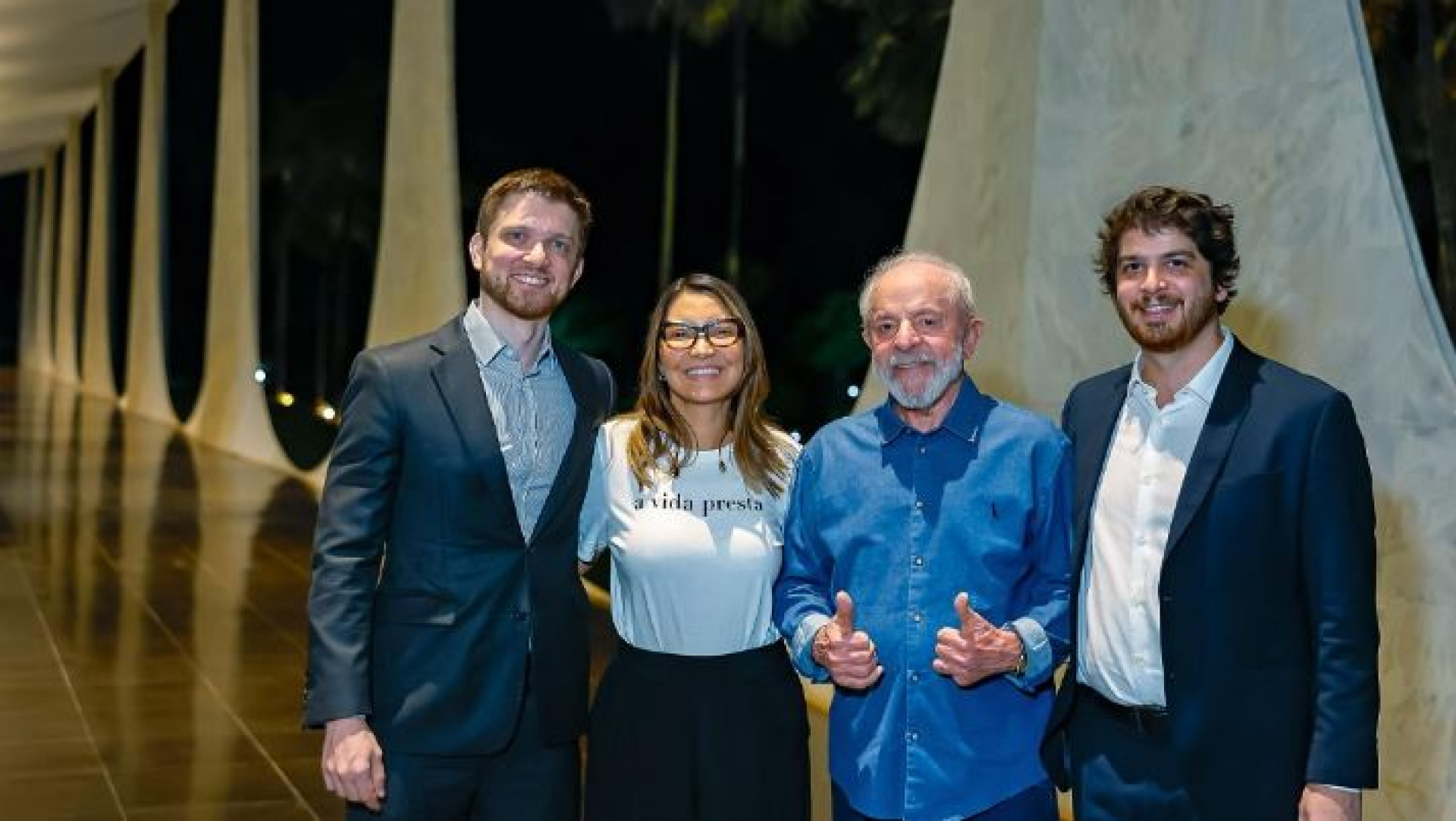 Juca Paiva, Janja, Lula e Chico Paiva durante cerimônia de exibição do filme 'Ainda Estou Aqui' - Ricardo Stuckert / PR