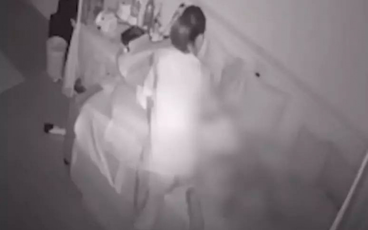 Cuidadora é investigada por quebrar braço e agredir criança com deficiência no DF - Reprodução/vídeo