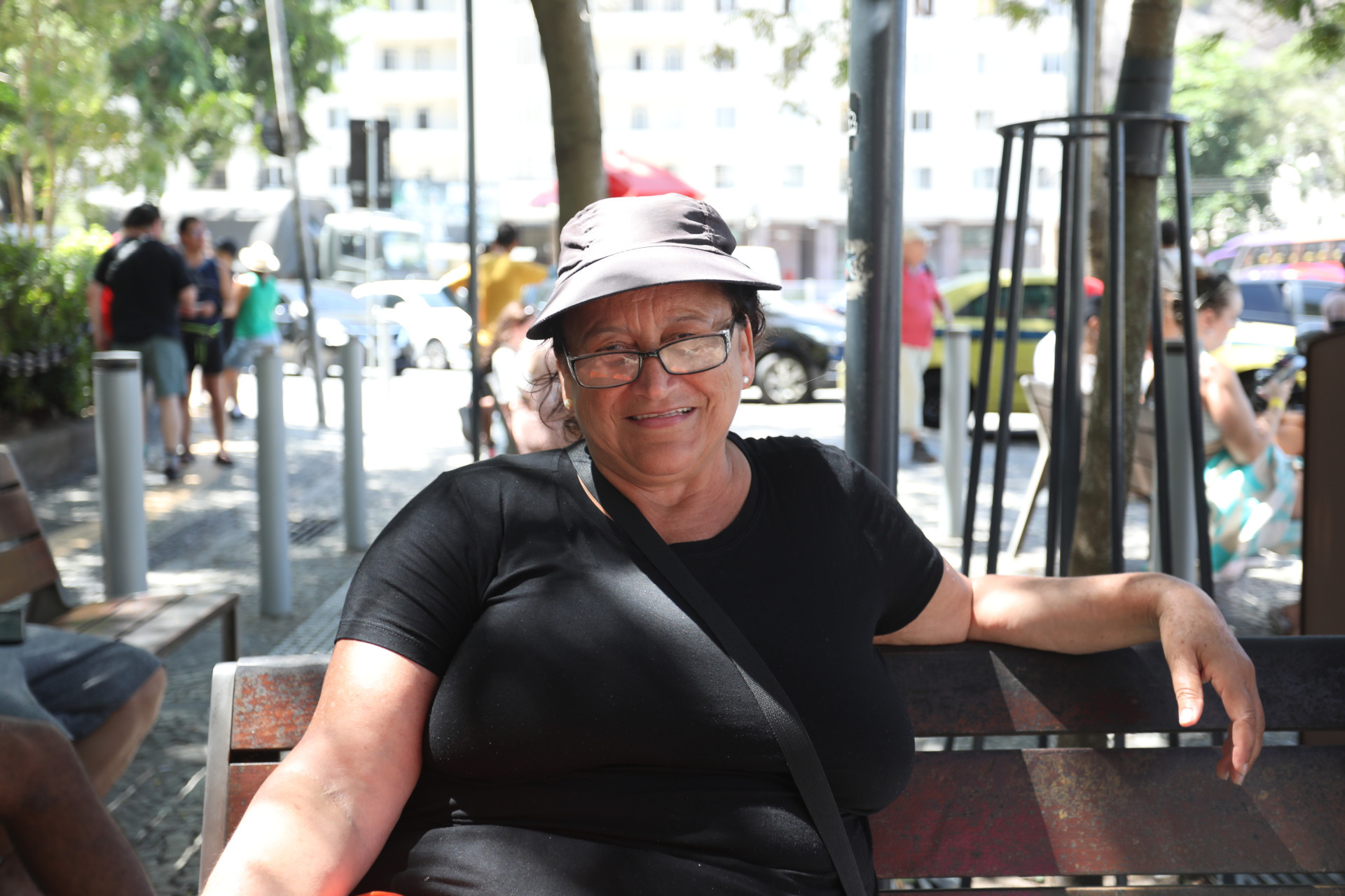 A mineira Maria Carvalho visita a cidade h&aacute; 12 anos e sempre vai ao P&atilde;o de A&ccedil;&uacute;car - Pedro Teixeira/ Ag&ecirc;ncia O Dia