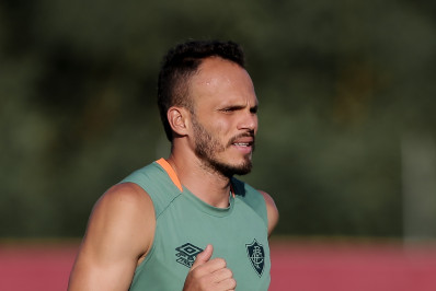 Homem de confiança de Mano, Renê tem pouco espaço em início pelo Fluminense