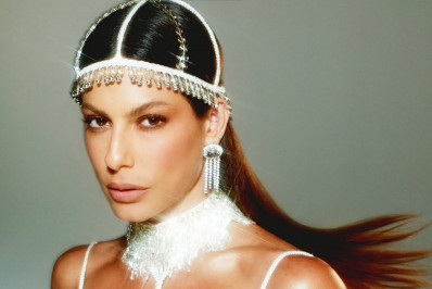 Mari Gonzalez aposta em look branco para abrir o Carnaval de Salvador