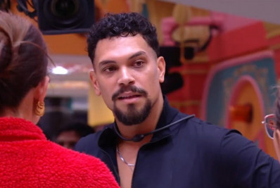 'BBB 25': Vinícius aperta botão misterioso e conquista dinâmica do 'quarto desafio'