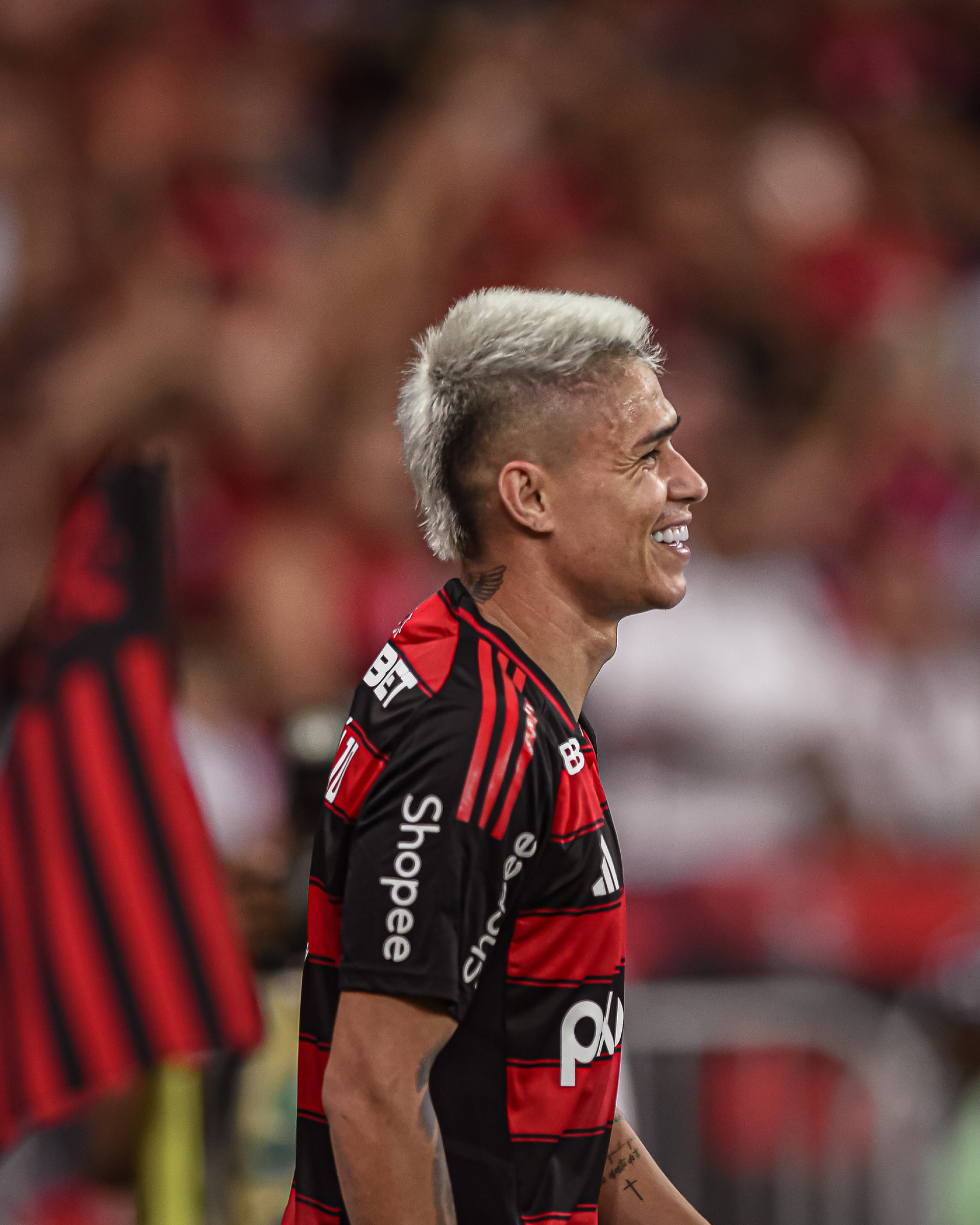 Luiz Araújo sorri em jogo do Flamengo