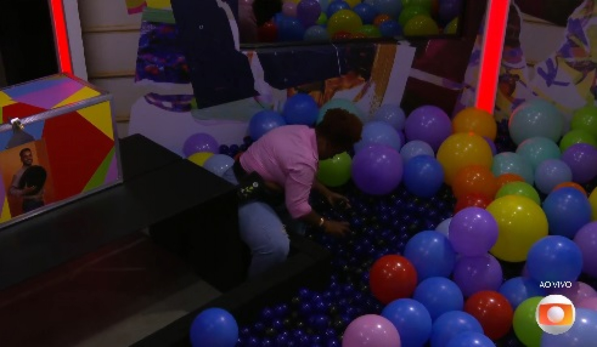 Camilla precisa cumprir desafio para entrar na festa  - Reprodução/TV Globo