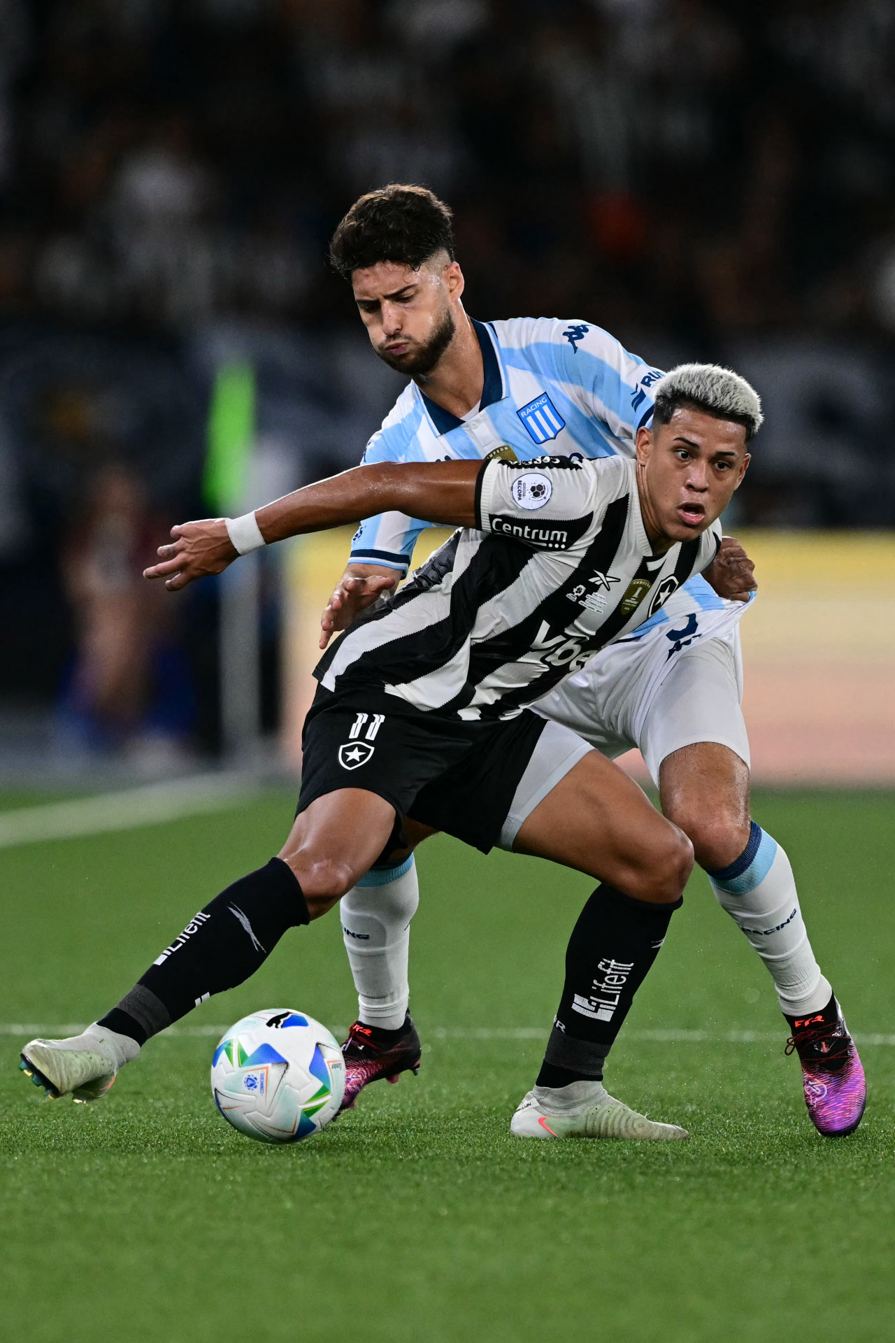 Botafogo e Racing se enfrentaram no Nilton Santos - AFP