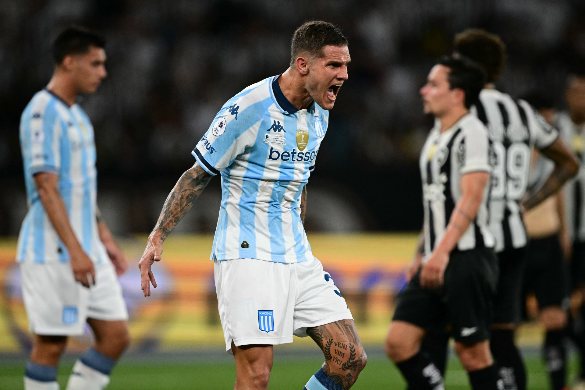 Botafogo e Racing se enfrentaram no Nilton Santos - AFP