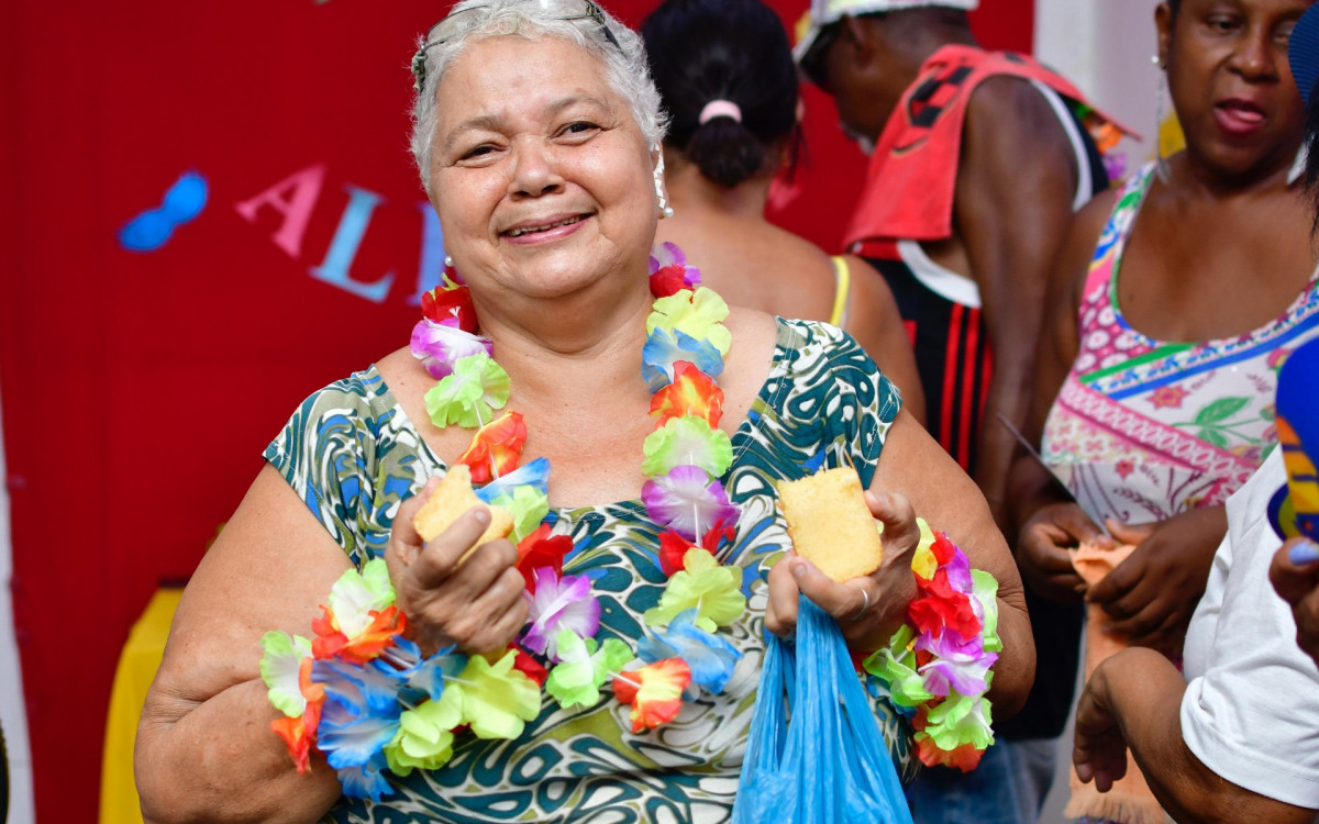 Jerusa Ribeiro de Assis aproveitou o baile de carnaval do CRAS para se divertir