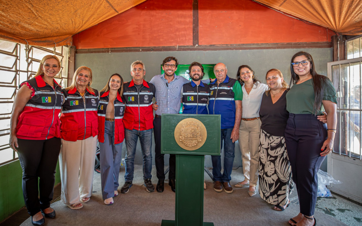 (Esq. p/ dir.):  Micheli Sobral, secretária de Assistência Social; Zélia Corrêa, secretária de Educação; Juliana Rodrigues Silva, secretária da Mulher; Carlos Kifer, secretário de Agricultura e Pesca e interino de Meio Ambiente; e o prefeito interino Haroldo Jesus. Os vereadores estavam  Guilherme Kifer, José Domingos, Rachel Secundo, Paty Bumerangue e Karine Brandão.