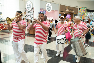 Bloquinho e oficinas de Carnaval animam os meritienses no Shopping Grande Rio
