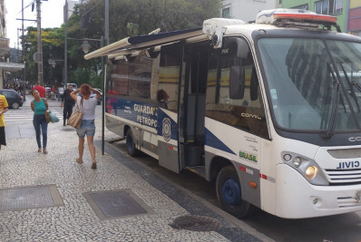 Após brigas e esfaqueamento, ônibus da Guarda Civil é instalado no Terminal Centro