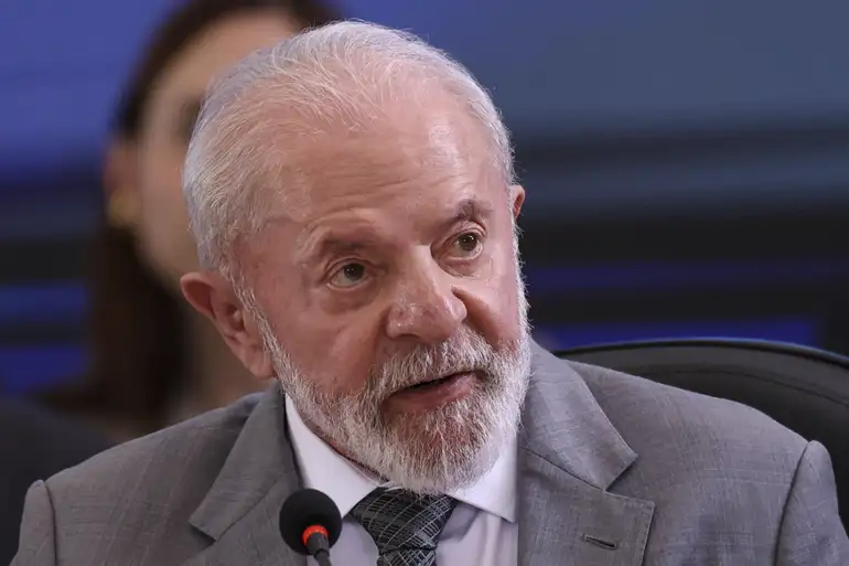 Lula diz que impediu privatização do Porto de Santos e defende parceria com setor privado
