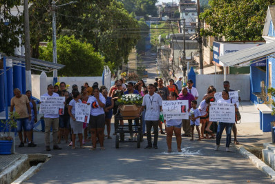 Jovem assassinada pelo ex-namorado é sepultada em Nilópolis