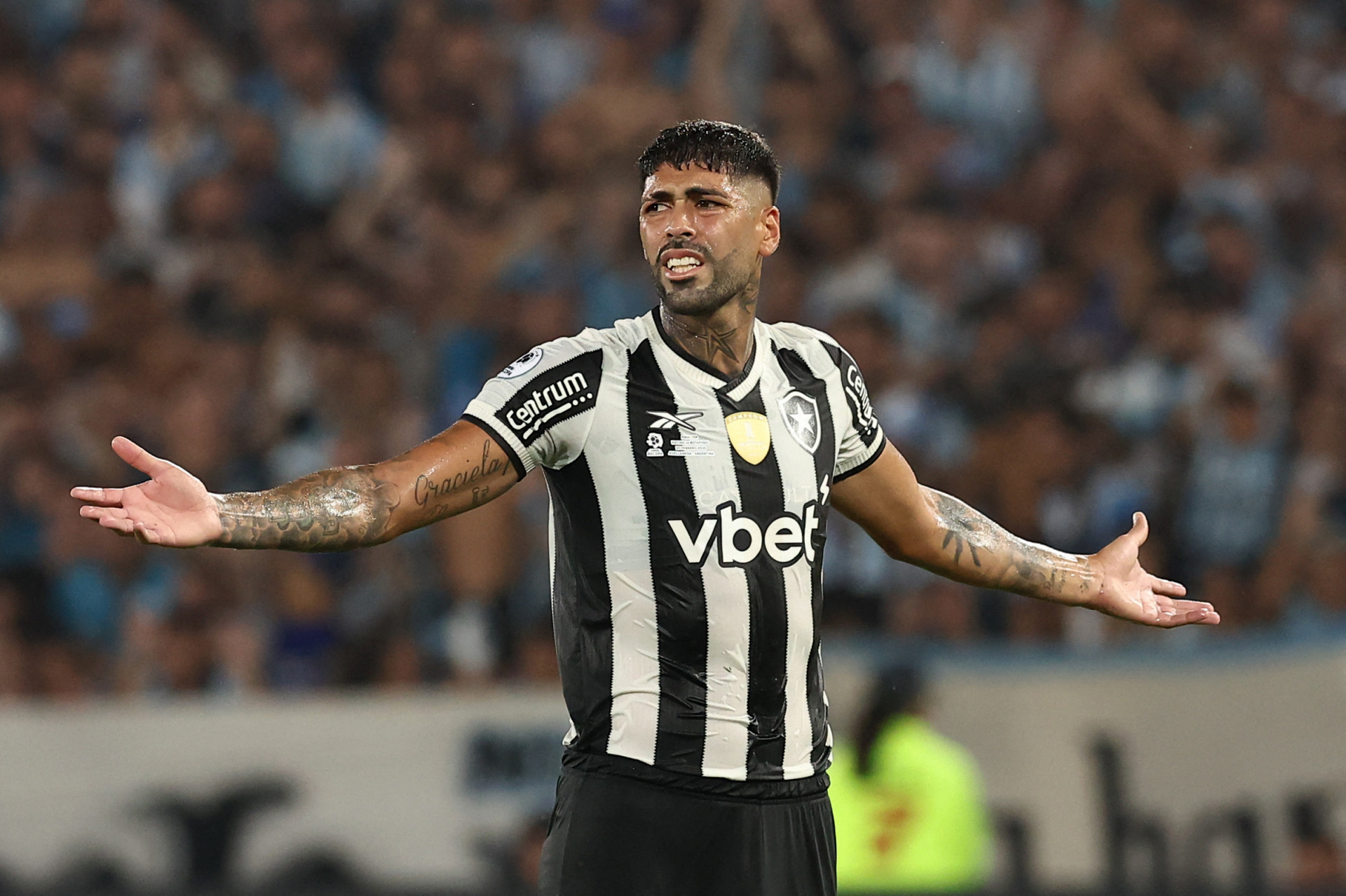 Alexander Barboza em Botafogo x Racing - AFP