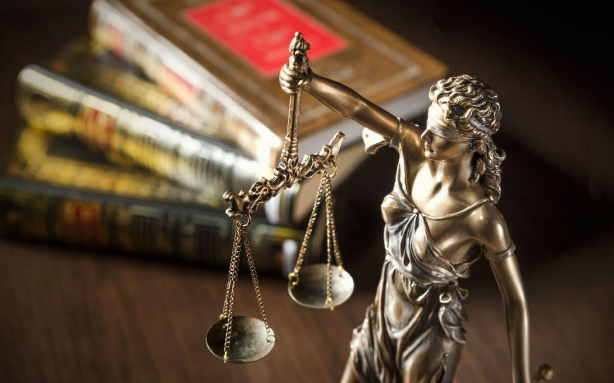 As normas constitucionais s&atilde;o consideradas leis supremas de um Estado soberano (Imagem: Proxima Studio | Shutterstock)