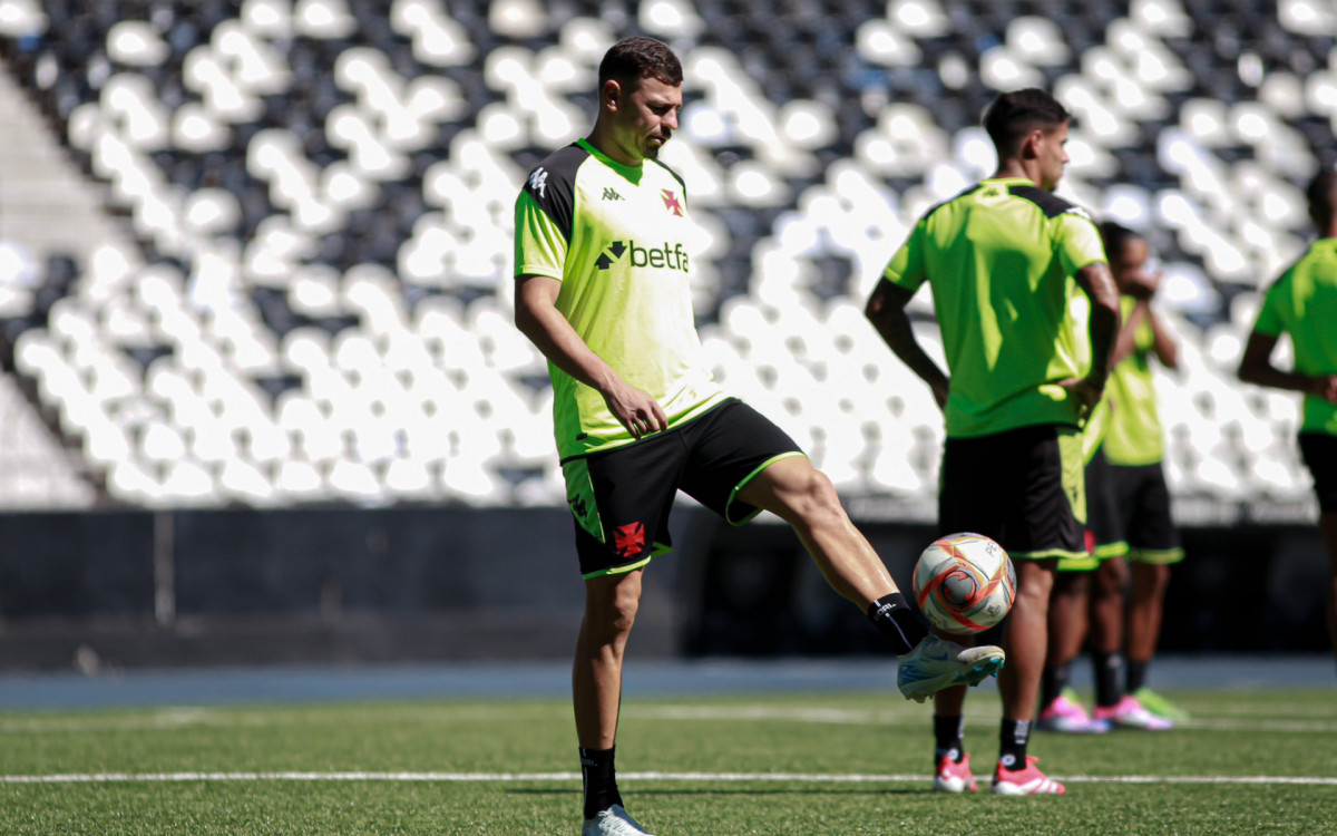 Jogadores do Vasco em treino em São Januário