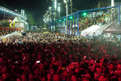 Mumuzinho abre o Carnaval 2025 de Três Rios com show eletrizante para grande público