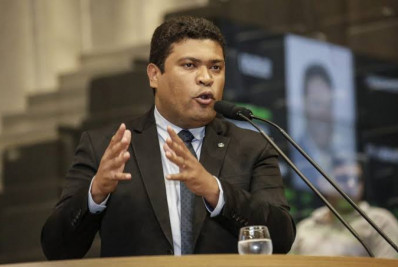 Polícia de PE faz buscas na casa de deputado bolsonarista em investigação sobre lavagem de dinheiro