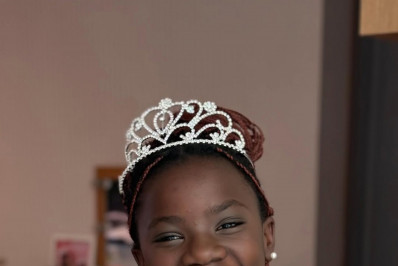 Giovanna Ewbank se emociona ao emprestar fantasia de Carnaval para a filha