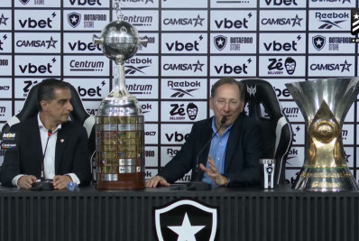 Com as taças na mesa, Textor avisa: 'Somos os campeões, venham nos pegar'