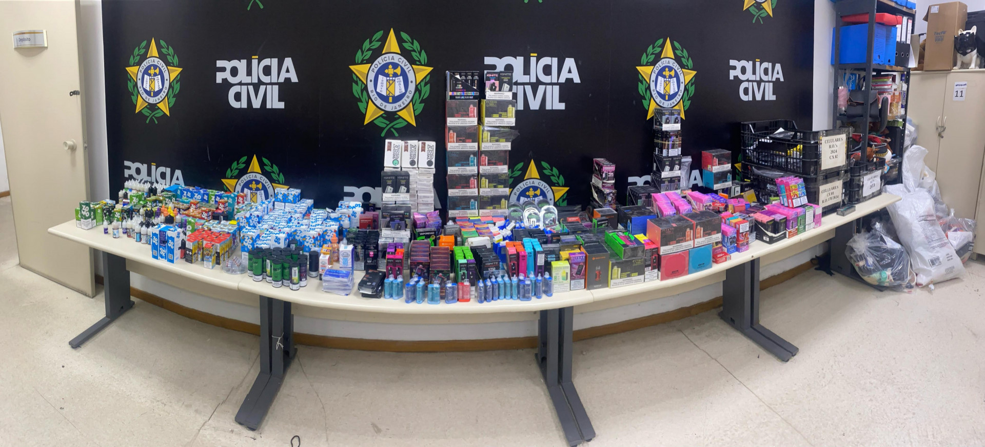 Material apreendido pelos agentes equivale a cerca de R$ 300 mil - Divulgação