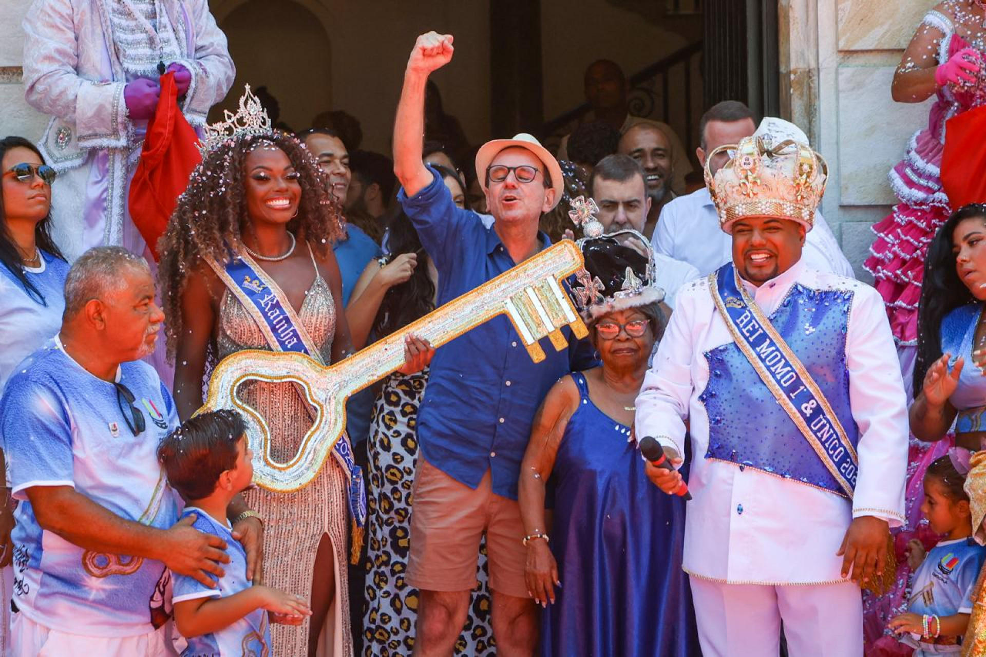 Paes entrega as chaves da cidade para o Rei Momo, Kaio Mackenzie, e sua Corte Real, em cerimônia no Palácio da Cidade - Renan Areias/Agência O Dia